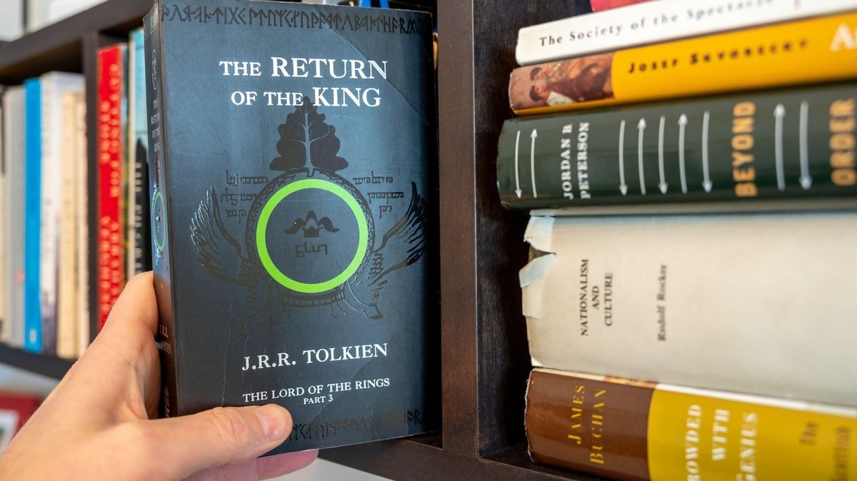 Tolkienovi dědici získali soudní příkaz zničit fanouškovské pokračování